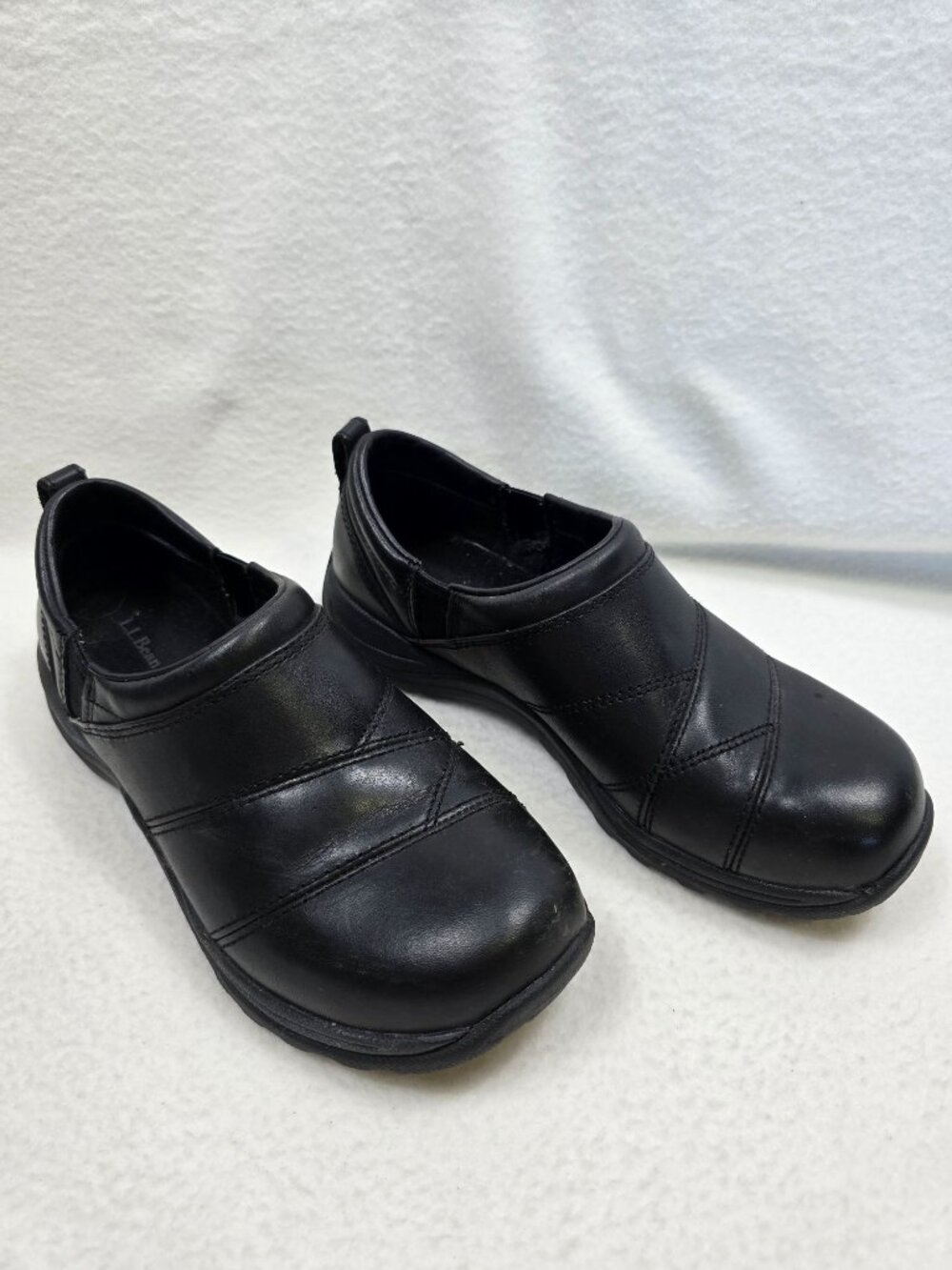 LL Bean Womens 7.5 Black Slip-On Leather Shoes Quilted Comfort